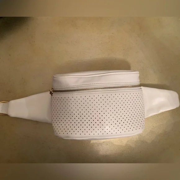 NWOT Urban Expresssions White Hawthorn Perforated Belt Bag. - Picture 4 of 10